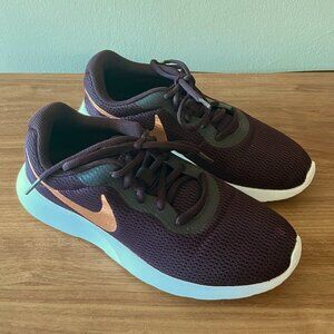 Nike Tanjun Sneakers in Plum with Rose Gold Swoosh, Size 8